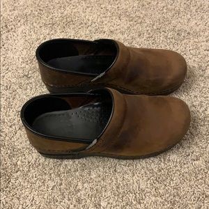 Size 38 brown suede Danskos